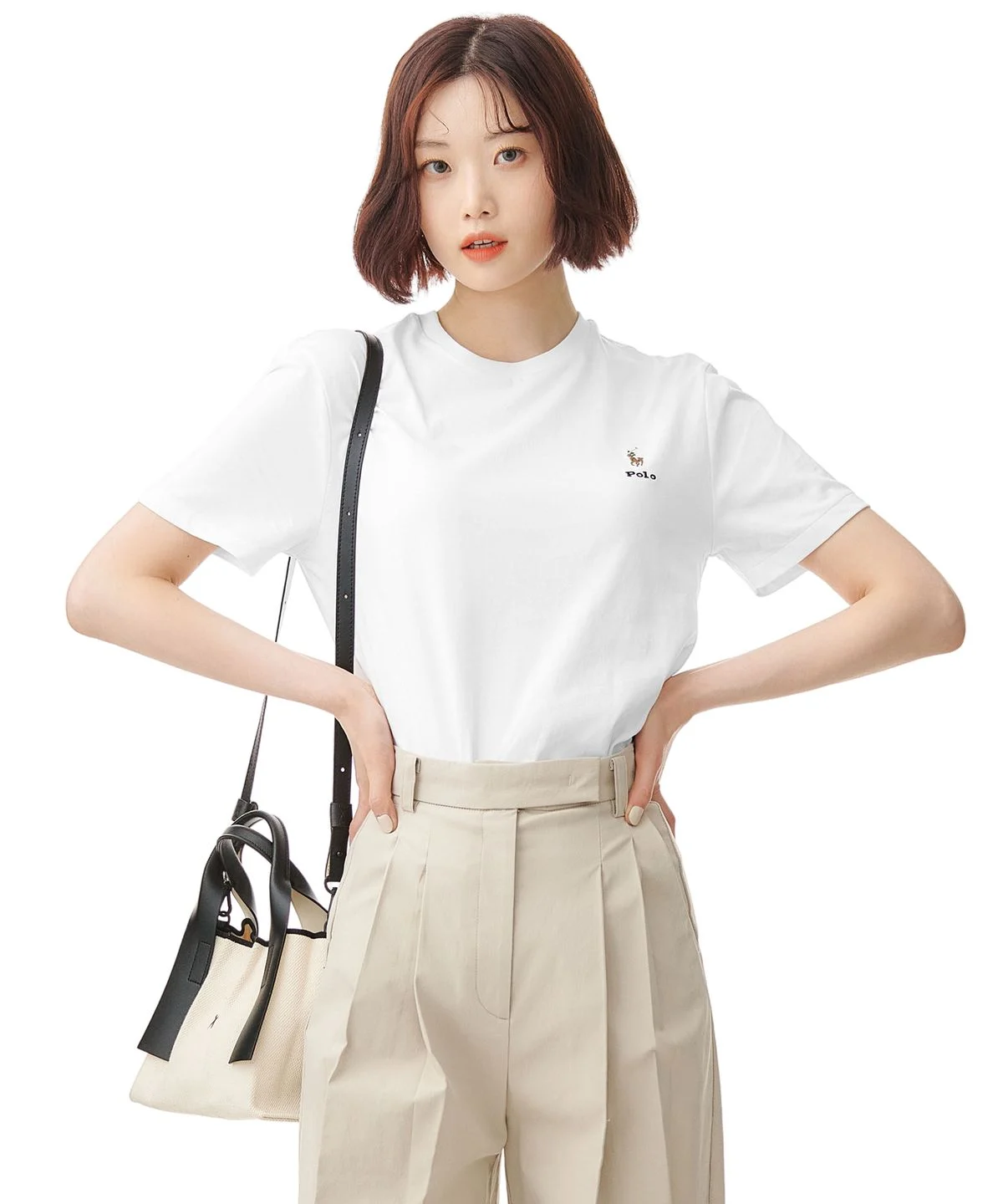세탁 후 건조대에서 잘 말린 티셔츠가 처음 샀을 때와 변함없이 팽팽한 형태를 유지하고 있는 모습