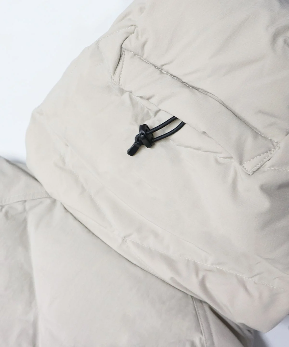 덜렁대는 성격이라 맨날 옷 찢어먹던 제가 오프그리드 다운 푸퍼 베이지 입고 광명 찾은 이유 · 상품 이미지 4