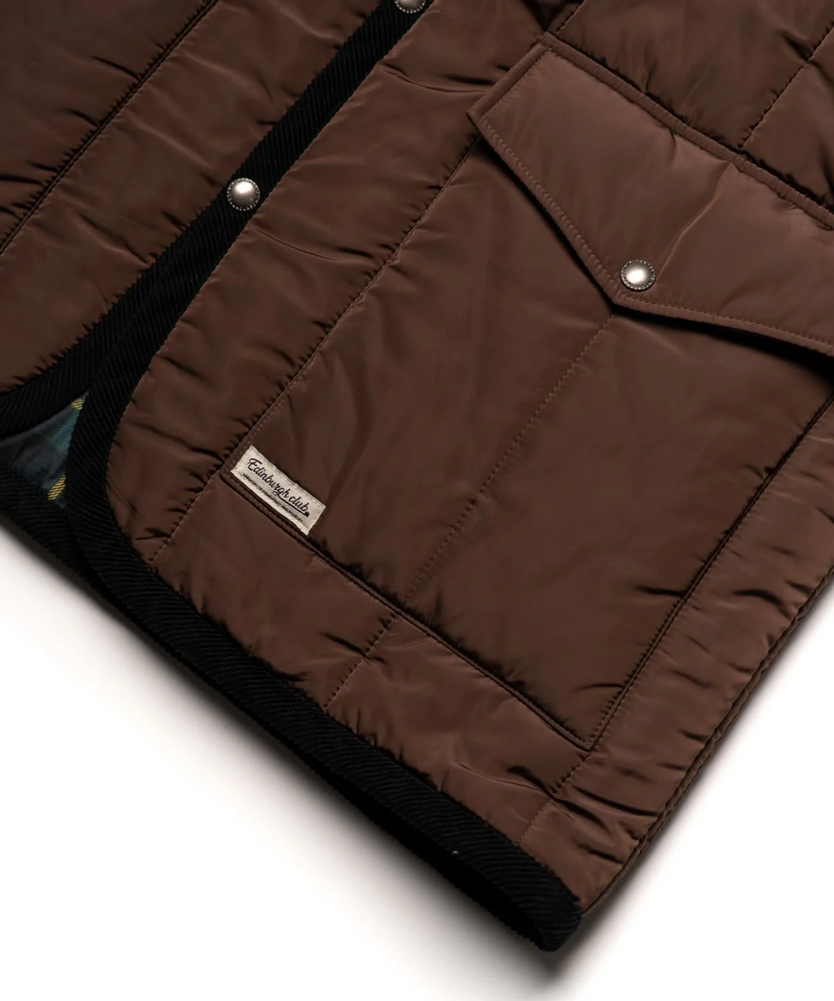에든버러클럽 HOODED VERTICAL QUILTED MID JUMPER LKU28로 퀼팅 유목민 탈출한 2주 사용기 · 상품 이미지 3