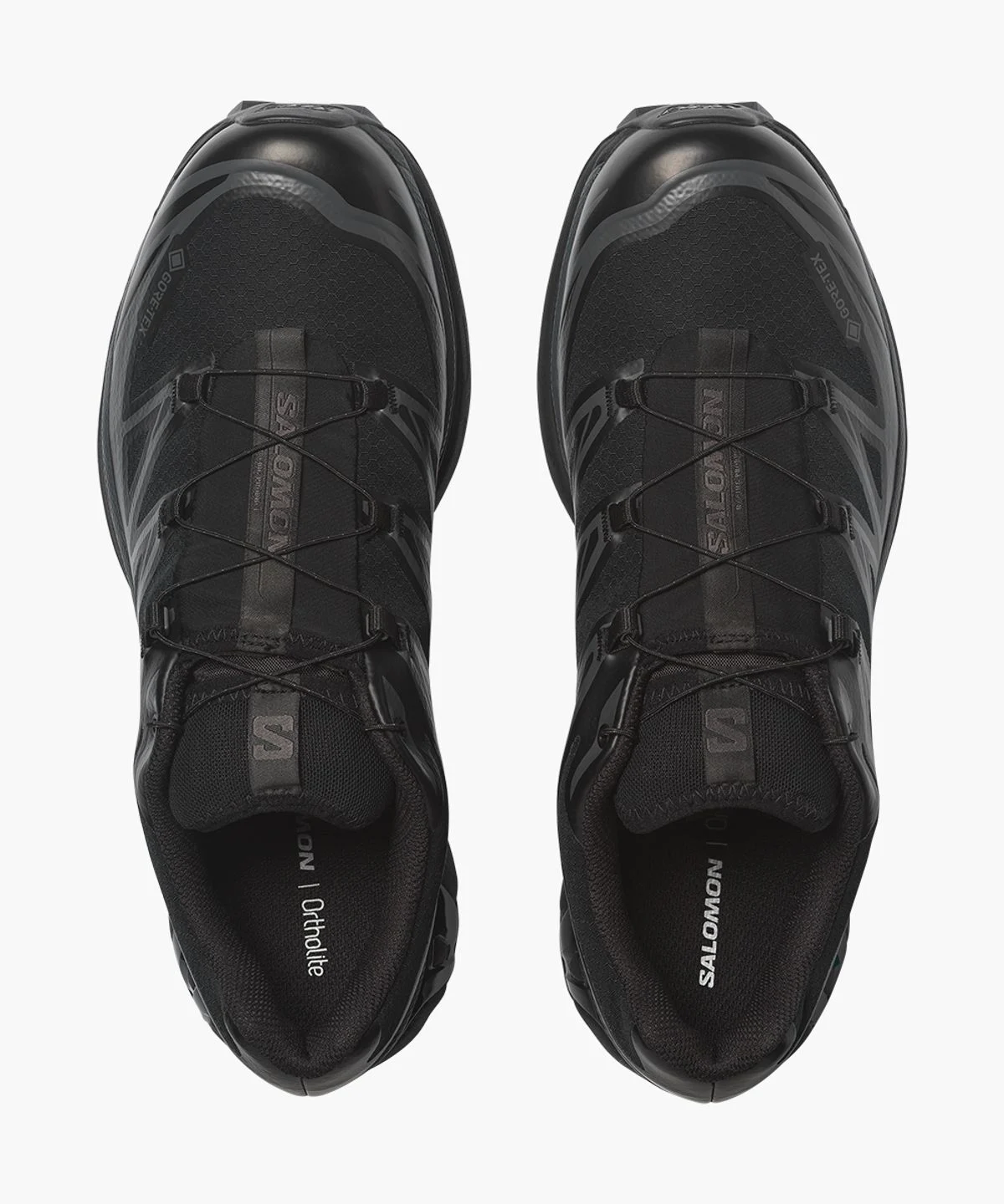 박스에서 막 꺼낸 XT-6 GTX 신발과 고어텍스 라벨이 함께 놓인 클로즈업 샷